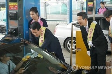 여름 휴가철 자동차운전 화요일에 더 조심