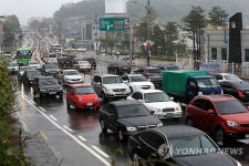 막히는 피서지 도로