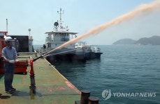 적조 비상 통영 앞바다 황토 살포