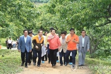 이동필 장관, 산지양계 모델 개발 연구 시범단지 방문