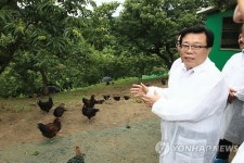 산지양계 모델 개발 연구 시범단지 방문한 이동필 장관