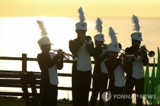 금빛 하늘 수놓는 관악 선율