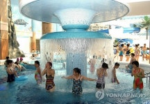 초만원 이룬 평양 문수물놀이장