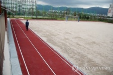 울산 외솔초의 직각 육상트랙