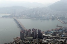 부산 남항대교 경관조명 6년 만에 새 단장