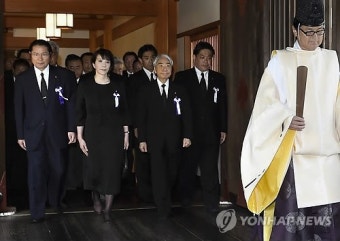 일본의원 야스쿠니신사 집단 참배
