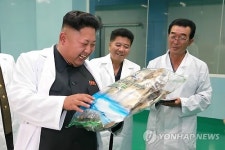(주)광천수산제2공장 | 수산가공품 공장 둘러보는 北 김정은