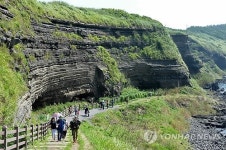 제주 세계지질공원 수월봉 트레일 즐겨요