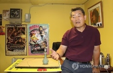 뉴욕 명물 킴스비디오 문닫는 김용만씨