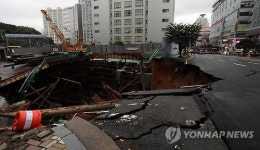 부산서 신축 공사장과 도로 붕괴…