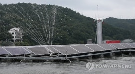 안성에 세계 첫 수상회전식 태양광 발전소