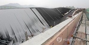 가평 다목적 체육관 신축 중 지붕 3천㎡ 붕괴(종합)