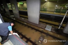 물폭탄에 부산지하철·동해남부선 일부 구간 운행중단(종합)