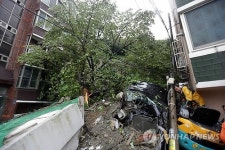 경로당 덮친 산사태