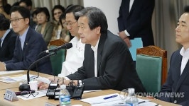 모두 발언하는 김무성 대표