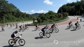 아흔아홉구비 대관령 고갯길 자전거로 오르다