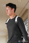 대표팀 소집 장소 들어서는 손흥민