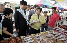 전통시장 찾은 박경철 익산시장
