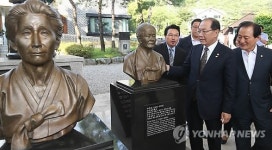 나눔의 집 방문한 황우여 장관