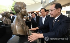 나눔의 집 방문한 황우여 장관