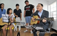 정총리, 연휴첫날 아동시설 등 돌며 민생행보