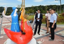 남원역사 광장에 춘향·몽룡 상징물 설치