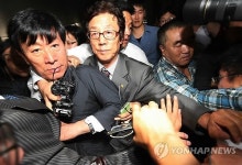 아수라장된 법원 앞