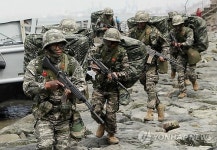 인천상륙작전 재연하는 해병들