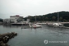 부산 동백섬에 들어선 마리나