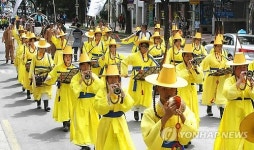 고마로 마문화축제 거리행진