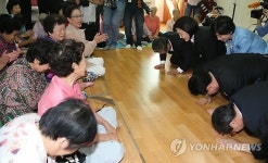 새정치민주연합 지도부 어르신께 큰절