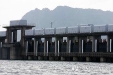 제주 성산갑문 20년만에 가동…카누경기 준비
