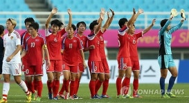 <아시안게임> 기뻐하는 북한 여자축구팀