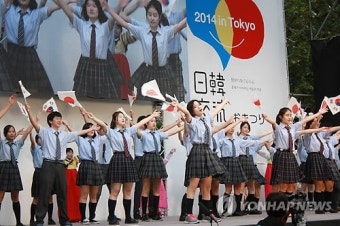 도쿄 한일축제한마당서 공연하는 한국학교 학생들