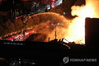 화재 현장 인근 지나가는 KTX