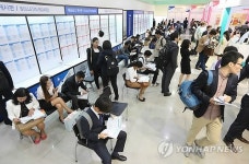 일자리 찾는 외국인유학생들