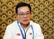 <아시안게임> 인터뷰하는 박순호 한국선수단장