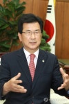 이시종 충북지사 현 정무부지사 체제 연말까지 유지