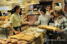 <카메라뉴스> 롯데백화점 광주점서 추억의 빵 특집전