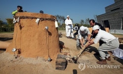  충주서 고대 제철로 복원 실험