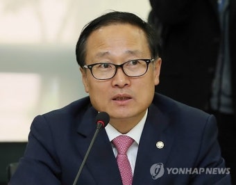 모두 발언하는 홍영표 의원
