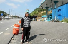 <국도 확장에 진입로 막혀…충전소 영업 어쩌라고>(종합)