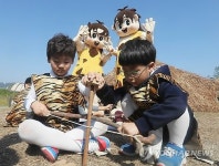 선사시대 불 피우기 체험해요