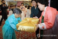 새마을부녀회 사랑의 수의 전달