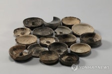 부여 능산리사지 백제 등잔