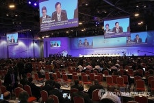 ITU 전권회의 본회의 진행하는 민원기 의장