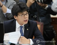 국방예산 질의하는 진성준 의원