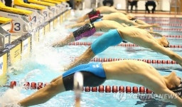 혼계영 400ｍ 결승 힘찬 입수