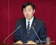 대정부 질문하는 김관영 의원