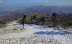 겨울이 성큼…첫눈 내린 평창 발왕산